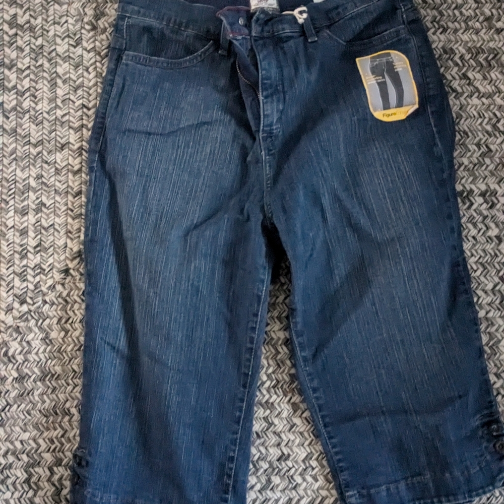 Levi women's capris size 14